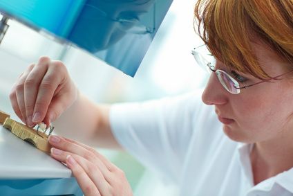 Anfertigung einer Vollkeramikkrone im Dentallabor