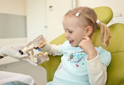 Früherkennungsuntersuchung - Richtiges Zähneputzen muss früh gelernt werden