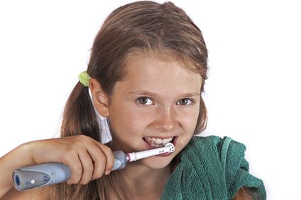 Zahnputztechnik - Nicht immer empfehlenswer: Elektrische Zahnbürsten für kleine Kinder
